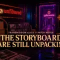 Una escena cinematográfica iluminada con neón muestra un cuarto oscuro y futurista lleno de cajas apiladas, storyboards, materiales de empaque y letreros brillantes. Un texto grande dice “TRANSMISSION v2.6.0 // NOTAS DE ACTUALIZACIÓN” y “THE STORYBOARDS SIGUEN DESEMPACANDO”. Una puerta morada brillante al fondo muestra la palabra “gabroverse”, mientras un letrero luminoso de “gabro: unfiltered” cuelga a la izquierda. Un pequeño letrero de neón que dice “UNFILTERED” descansa en el piso, y un logo de gabro aparece en la esquina inferior derecha.